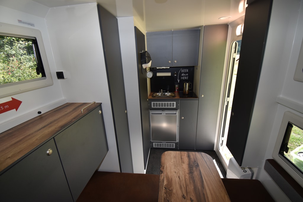 Land Rover Defender 110 mit Sportcaravan Cube 5 - Camping, Cars & Caravans