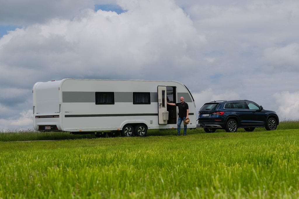 Der Oberklasse-Caravan Alpina 663 HT des slowenischen Herstellers Adria bietet jede Menge Platz und Konfort.