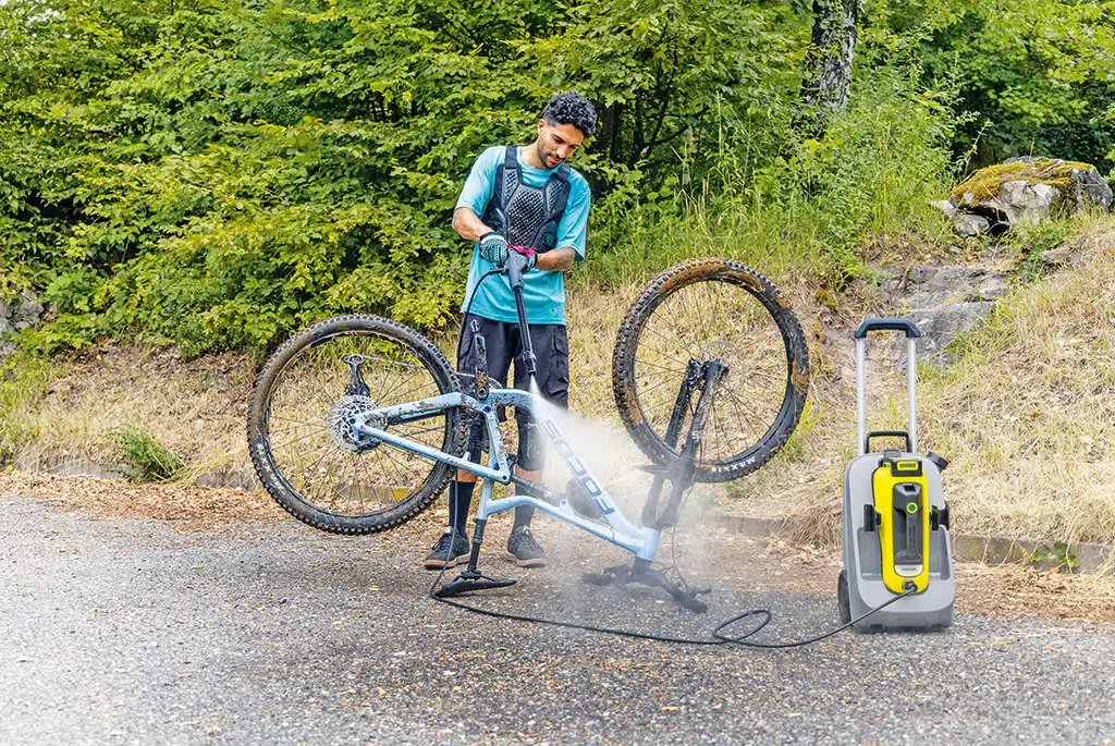 Fahrradreinigung mit Wasser aus Mitteldruckreiniger